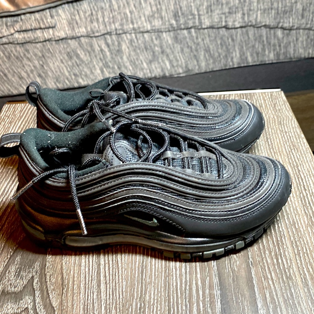 Women’s athletic shoes